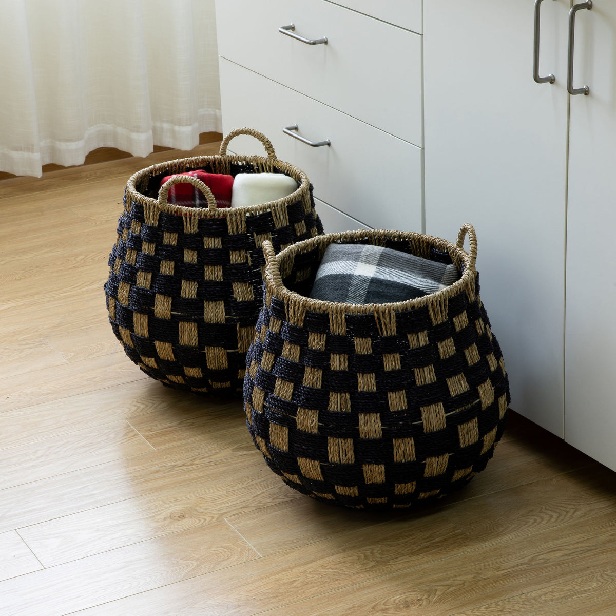 Large round Seagrass Storage Baskets with Handles, Checkered Black/Natural, 2 Pack